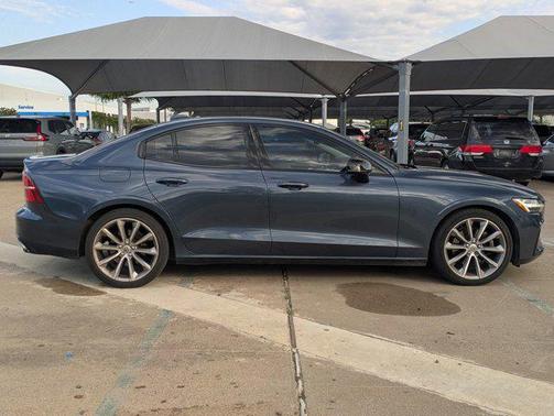 2021 Volvo S60 T5 Momentum