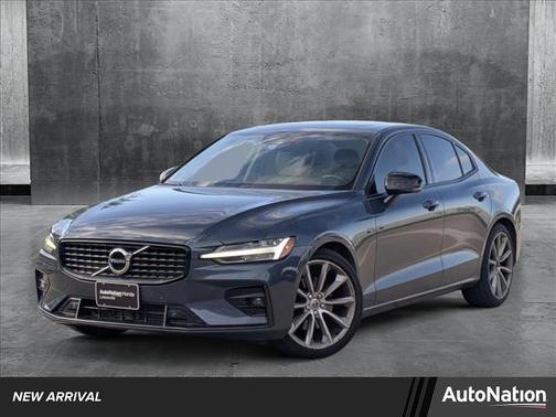 2021 Volvo S60 T5 Momentum