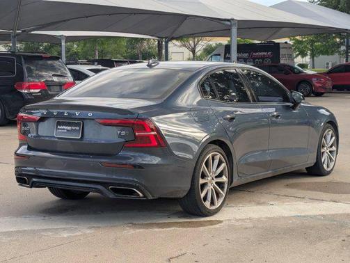 2021 Volvo S60 T5 Momentum