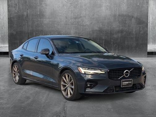 2021 Volvo S60 T5 Momentum