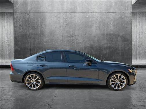 2021 Volvo S60 T5 Momentum