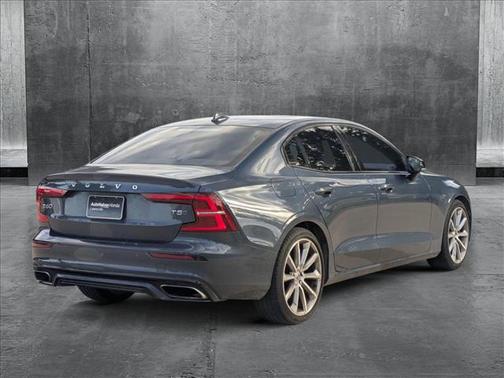 2021 Volvo S60 T5 Momentum