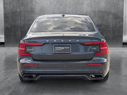 2021 Volvo S60 T5 Momentum