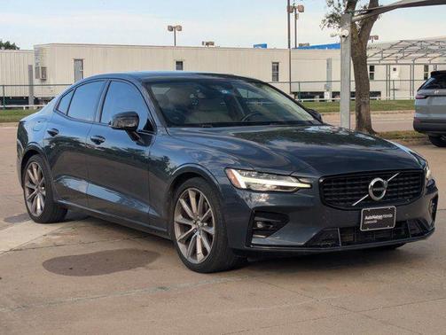 2021 Volvo S60 T5 Momentum