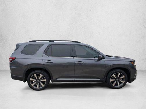 Crystal Black Pearl 2023 Honda Pilot AWD Elite