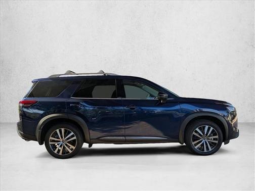 2024 Nissan Pathfinder Platinum FWD