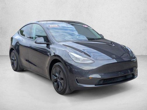 Silver/Gray 2024 Tesla Model Y Long Range Single Motor Rear-Wheel Drive