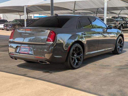 2022 Chrysler 300 Touring