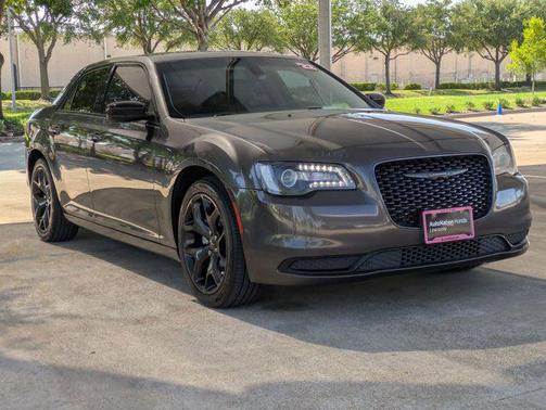 2022 Chrysler 300 Touring