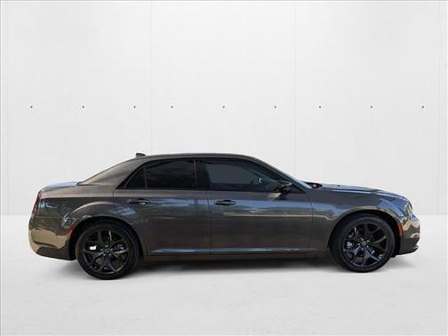 2022 Chrysler 300 Touring
