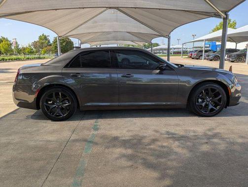 2022 Chrysler 300 Touring