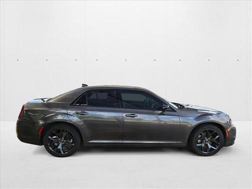 2022 Chrysler 300 Touring