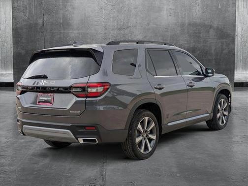 2025 Honda Pilot Touring 8-Passenger