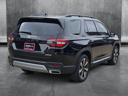 2025 Honda Pilot Touring 8-Passenger