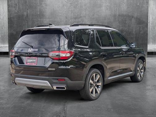 2025 Honda Pilot Touring 8-Passenger