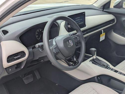 Platinum White Pearl 2026 Honda HR-V LX