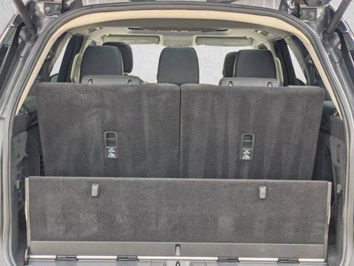Silver/Gray 2018 Land Rover Discovery HSE