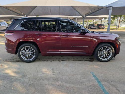 2022 Jeep Grand Cherokee Summit