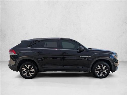 Deep Black Pearl 2022 Volkswagen Atlas Cross Sport 2.0T SE