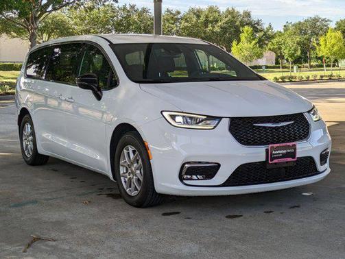 2024 Chrysler Pacifica Touring