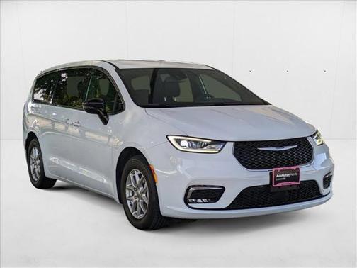 2024 Chrysler Pacifica Touring
