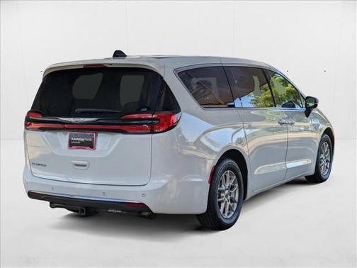 2024 Chrysler Pacifica Touring