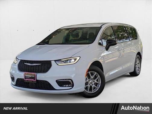 2024 Chrysler Pacifica Touring