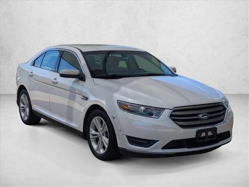 White Platinum Metallic Tri-Coat 2016 Ford Taurus SEL