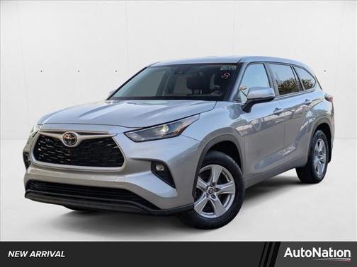 2024 Toyota Highlander LE