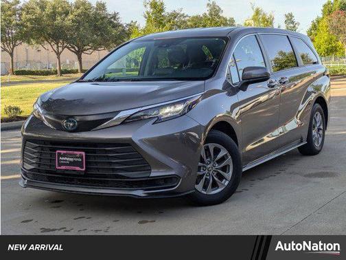 2022 Toyota Sienna LE