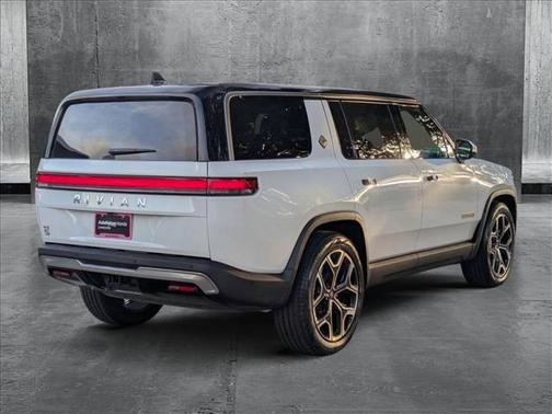 2023 Rivian R1S Adventure