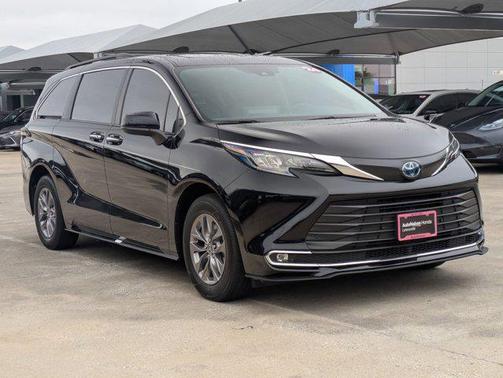 2024 Toyota Sienna XLE 8 Passenger
