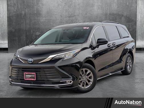 2024 Toyota Sienna XLE 8 Passenger
