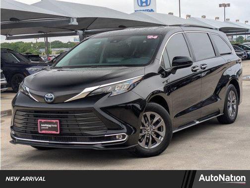2024 Toyota Sienna XLE 8 Passenger