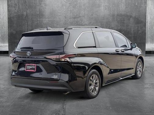 2024 Toyota Sienna XLE 8 Passenger