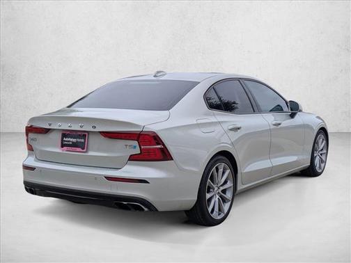 Silver/Gray 2019 Volvo S60 T5 Momentum