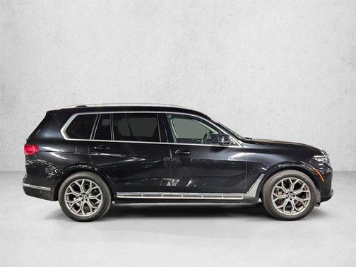 Black Sapphire Metallic 2021 BMW X7 xDrive40i