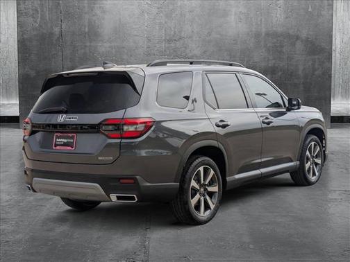 2025 Honda Pilot Touring 8-Passenger