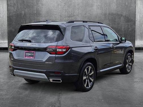2025 Honda Pilot Touring 8-Passenger