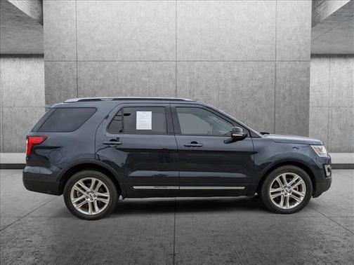 Photo 5 of 24 of 2017 Ford Explorer XLT