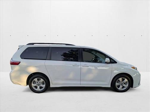2018 Toyota Sienna LE