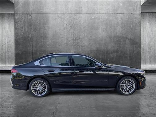 2025 BMW 530 i