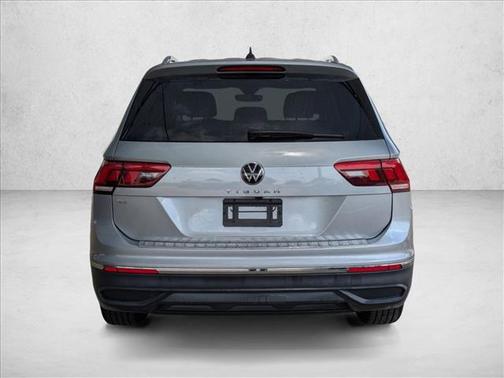 Pyrite Silver Metallic 2024 Volkswagen Tiguan 2.0T SE