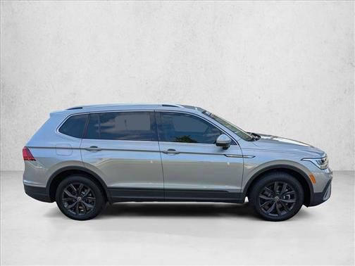 Pyrite Silver Metallic 2024 Volkswagen Tiguan 2.0T SE