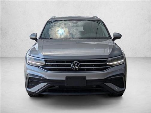 Pyrite Silver Metallic 2024 Volkswagen Tiguan 2.0T SE