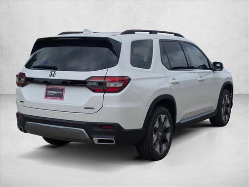 Platinum White Pearl 2026 Honda Pilot Touring 8-Passenger