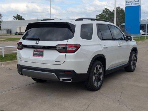 Platinum White Pearl 2026 Honda Pilot Touring 8-Passenger