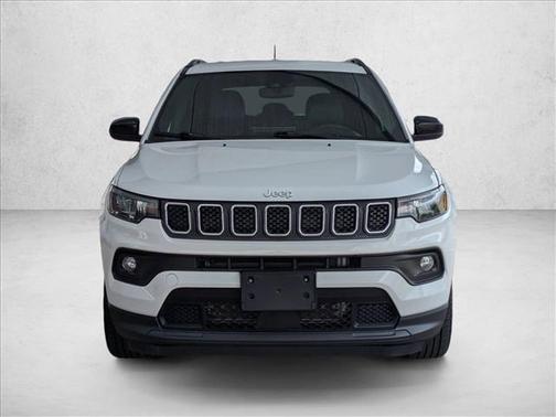 Bright White Clearcoat 2023 Jeep Compass Latitude