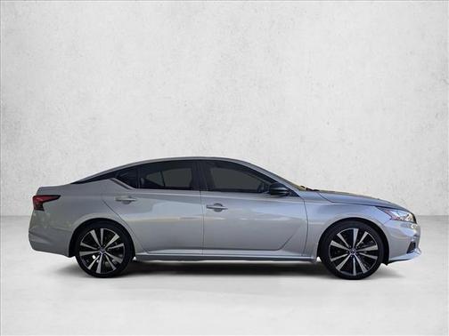 2022 Nissan Altima SR FWD