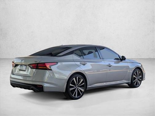 2022 Nissan Altima SR FWD